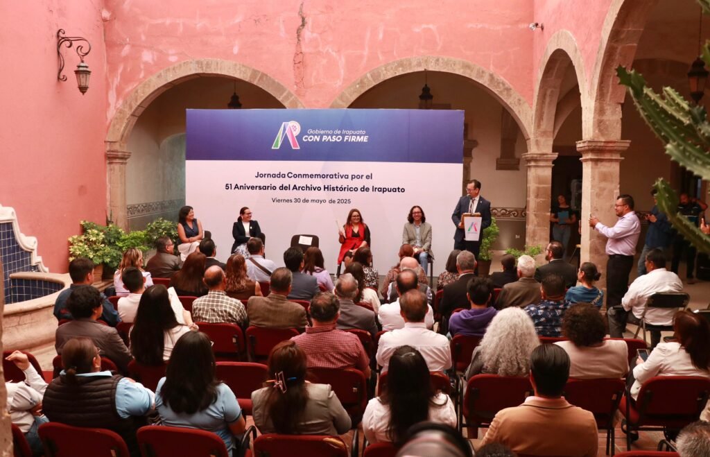 Cecilia Nila García, directora del Archivo General del Estado agradeció el apoyo de las autoridades de Irapuato.