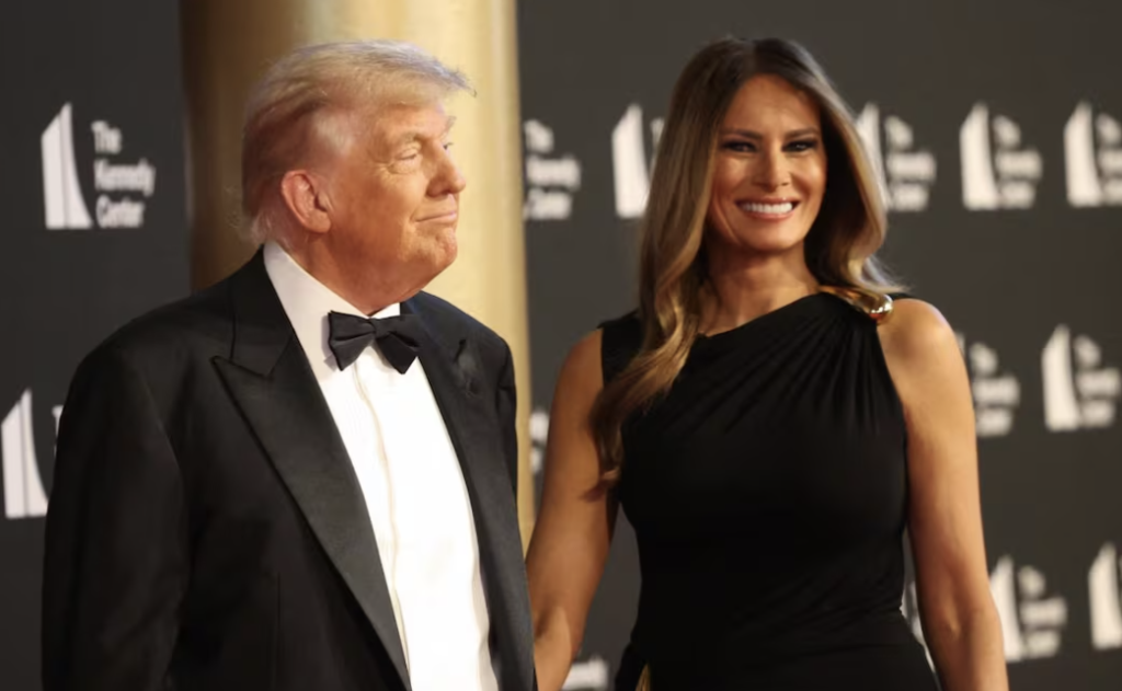 Donald Trump es abucheado al intentar saludar a los asistentes a un musical en el Centro Kennedy./Captura de pantalla