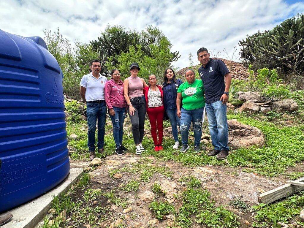 Con esta entrega, DIF Estatal beneficia a los habitantes de las localidades de Ojo Zarco y Purísima de Ojo Zarco.
