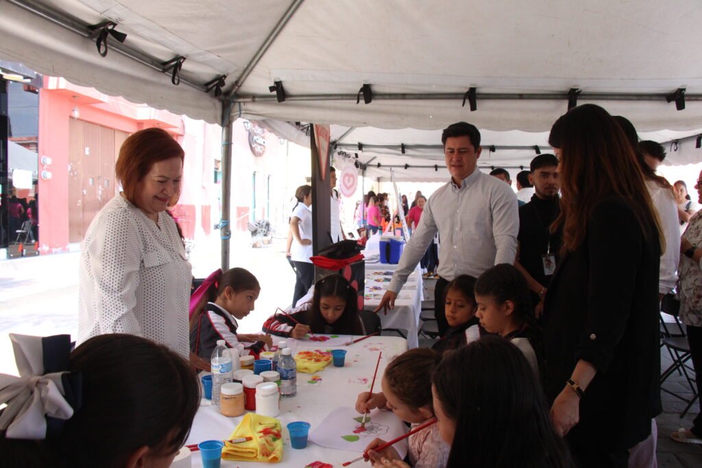 Adolfo Alfaro, presidente municipal de Manuel Doblado invitó a la ciudadanía a participar en esta Feria de la Paz.