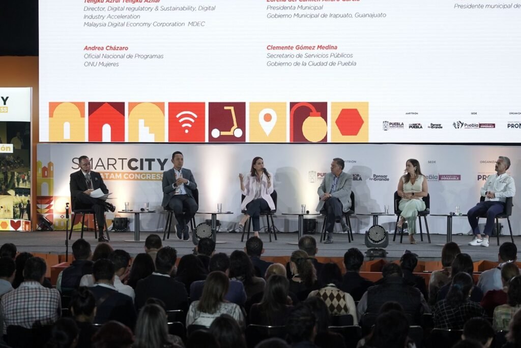 Lorena Alfaro, en su ponencia expuso las estrategias y acciones que se han implementado en Irapuato.