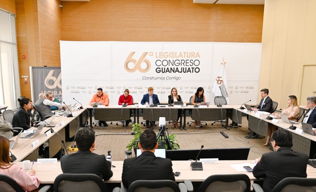 La Comisión de Gobernación y Puntos Constitucionales realizó una mesa de trabajo donde trabajo sobre las iniciativas presentadas por el PAN y PRD.