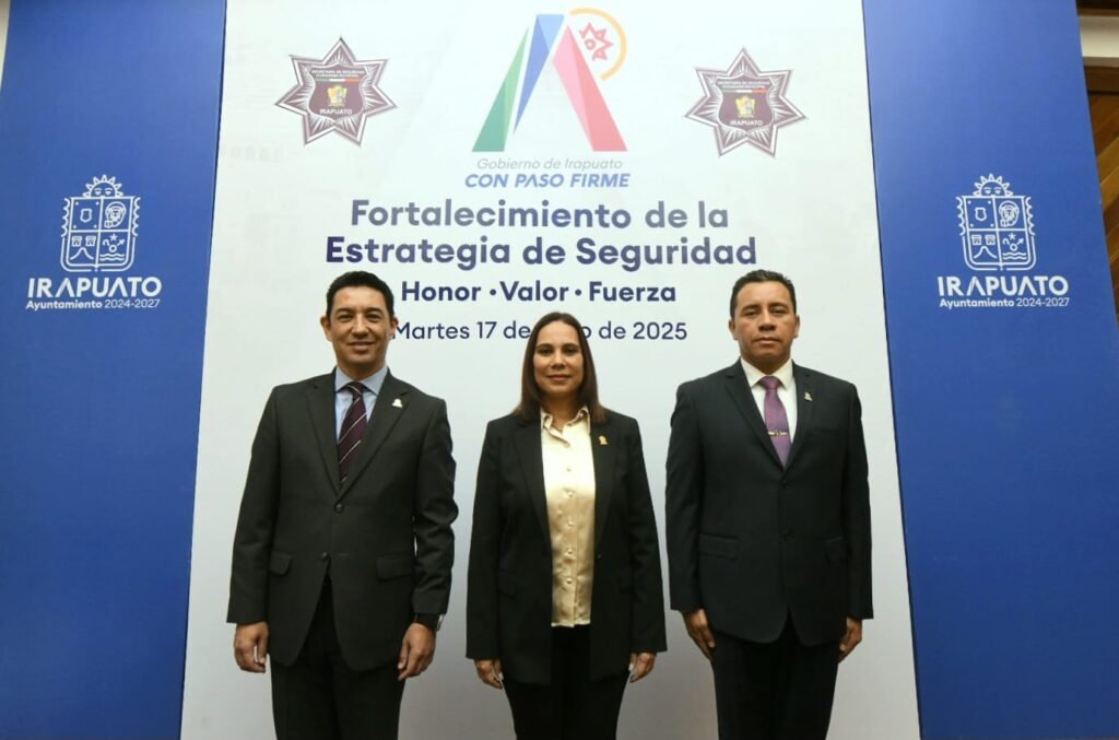 Lorena Alfaro García, alcaldesa de Irapuato, presentó a Miguel Martín Hernández Martínez como titular de la Policía.