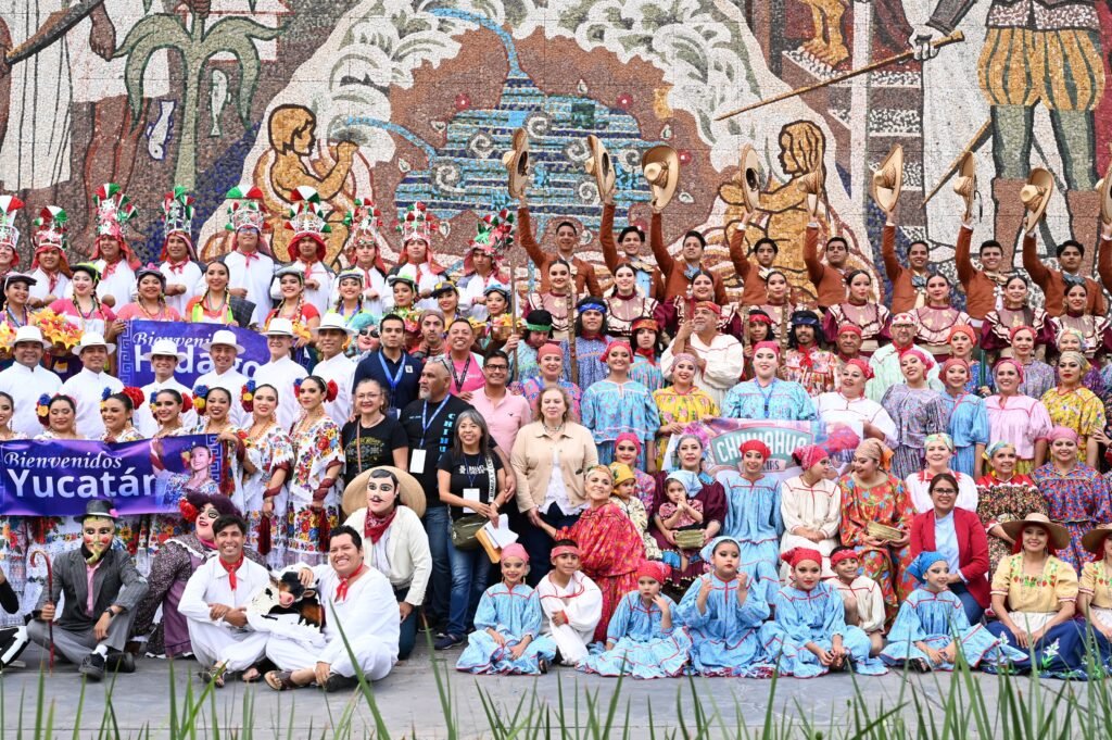 Los asistentes disfrutaron del Ballet Folklórico del IMCAR y de las compañías de danza de Chihuahua, Hidalgo, Yucatán y Jalisco.