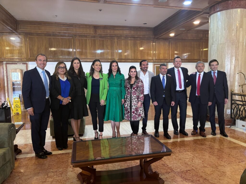 El Senado de Colombia, entrega condecoración a Ale Gutiérrez, por su compromiso con los derechos humanos, la democracia y la cercanía con la ciudadanía.