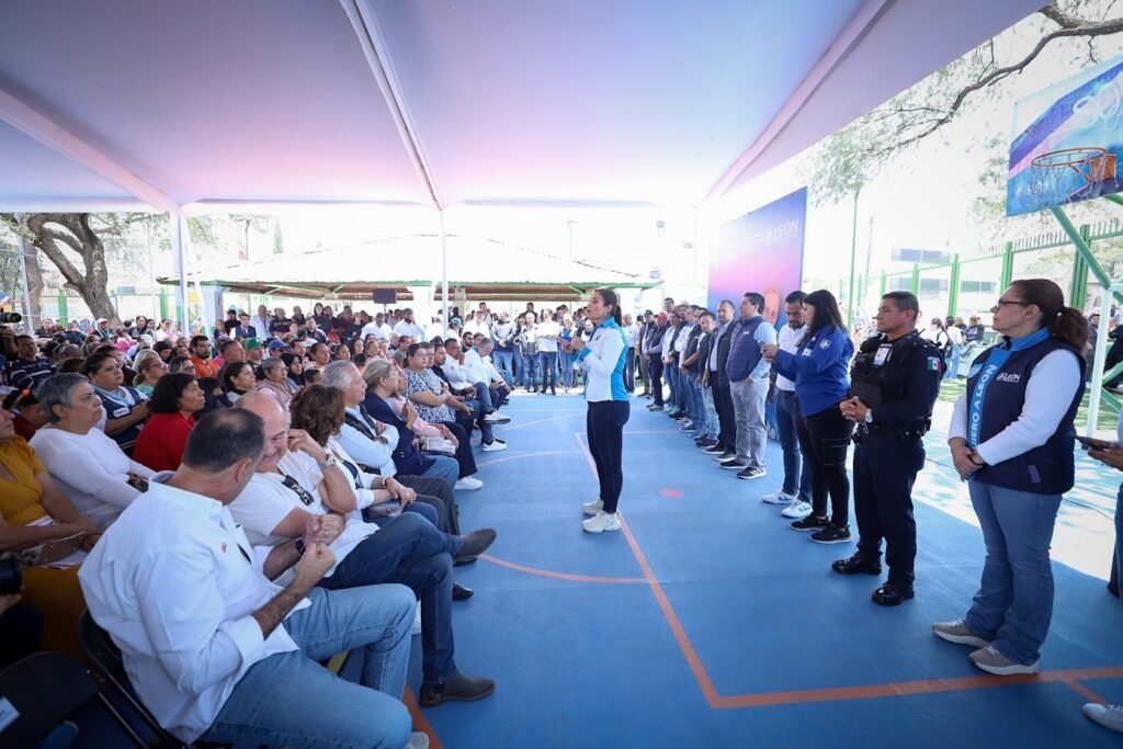 Ale Gutiérrez reconoció el compromiso de la colonia Echeveste para mejorar la ciudad.