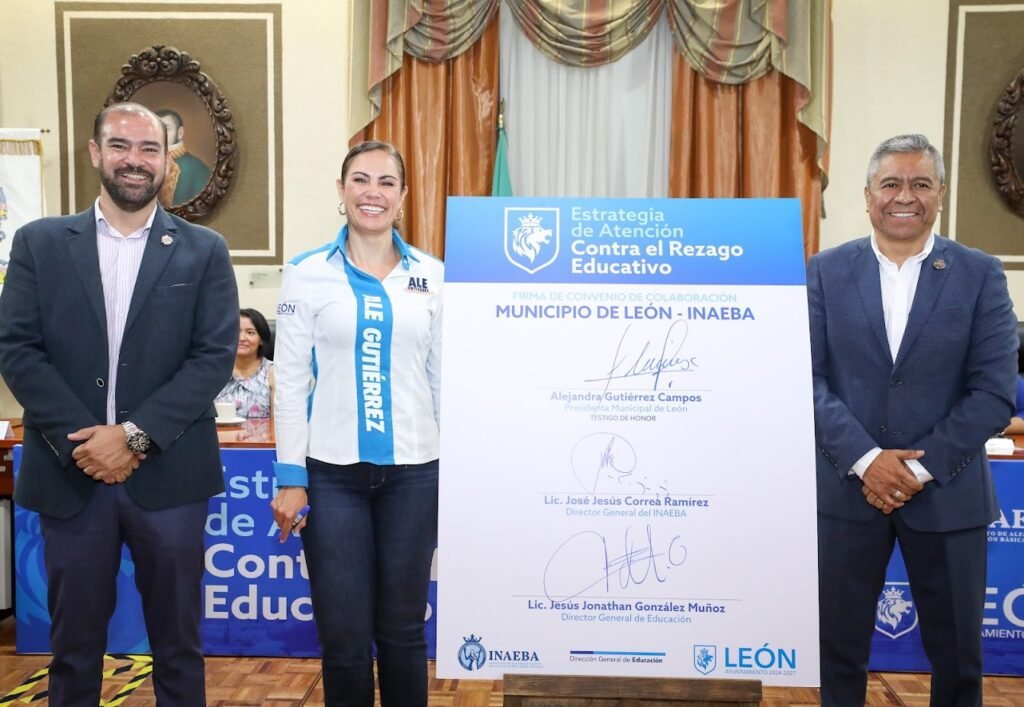 Ale Gutiérrez, presidenta municipal destacó que la educación cambia vidas y es clave para construir un mejor futuro.