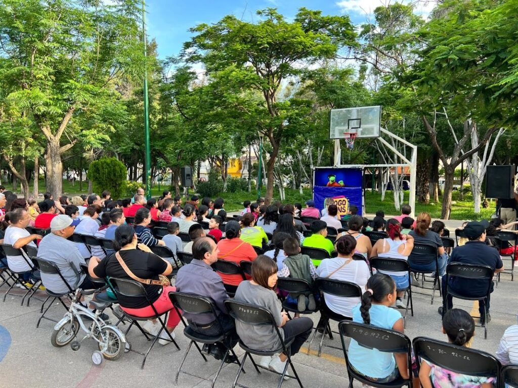 En León, más de 600 personas disfrutaron la Noche de Parques en Jardines de Oriente I.