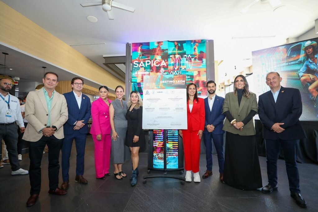 En el evento, Ale Gutiérrez firmó un convenio de colaboración entre CICEG, CANAICAL y la Asociación de Hoteles y Moteles de León.
