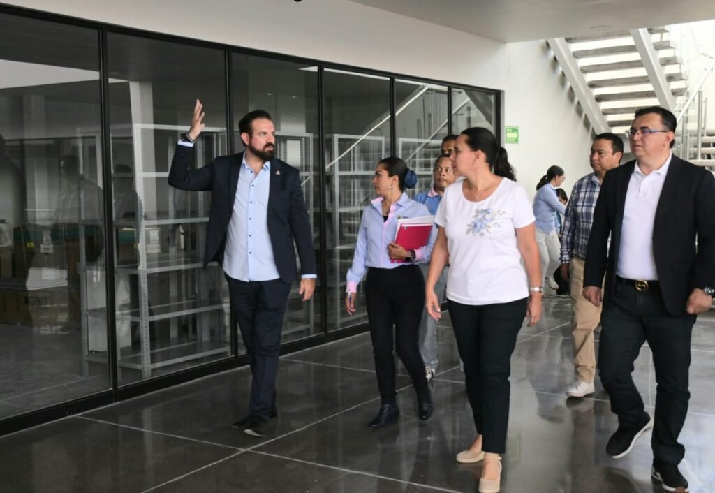 Lorena Alfaro destacó la importancia de trabajar para brindar un mejor servicio a los irapuatenses.