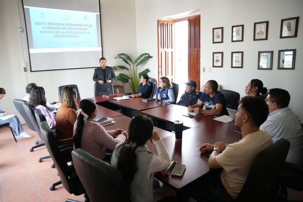 En esta reunión sobre delincuencia y seguridad, los participantes buscan trabajar a favor del bienestar de los ciudadanos de Coroneo.