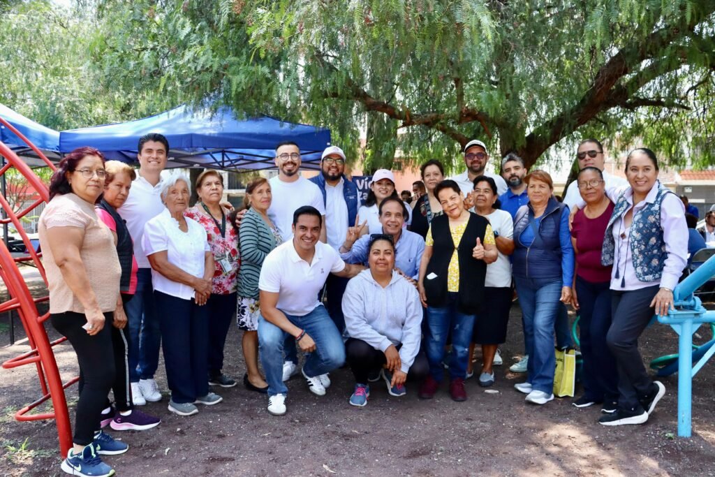 Los regidores y el síndico del Partido Acción Nacional (PAN) escucharon las necesidades de los ciudadanos de la colonia Benito Juárez en Irapuato.