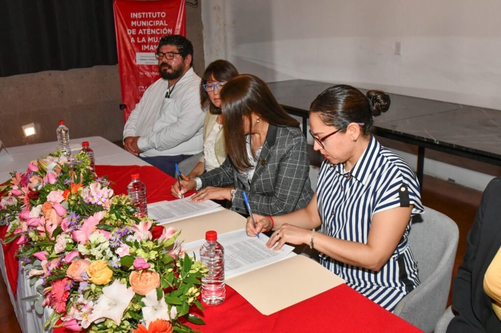 Autoridades de San Miguel de Allende y la Universidad de Guanajuato trabajan de la mano a favor del desarrollo de las mujeres indígenas.