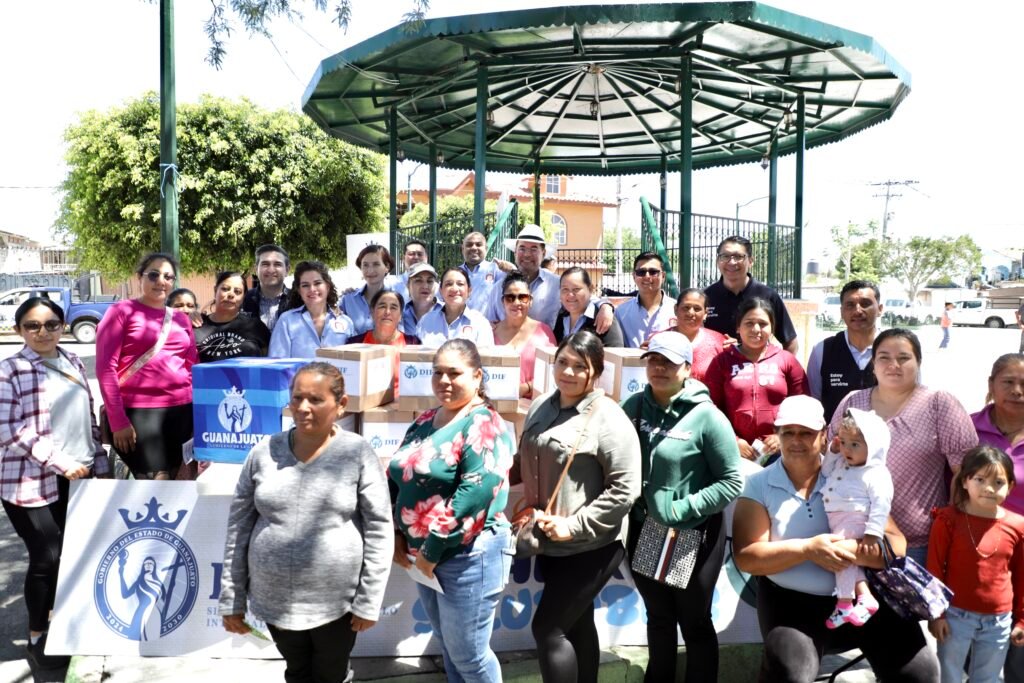 En Pueblo Nuevo, José Alfonso Borja Pimentel, realizó la entrega de un Kit de activación física comunitario.