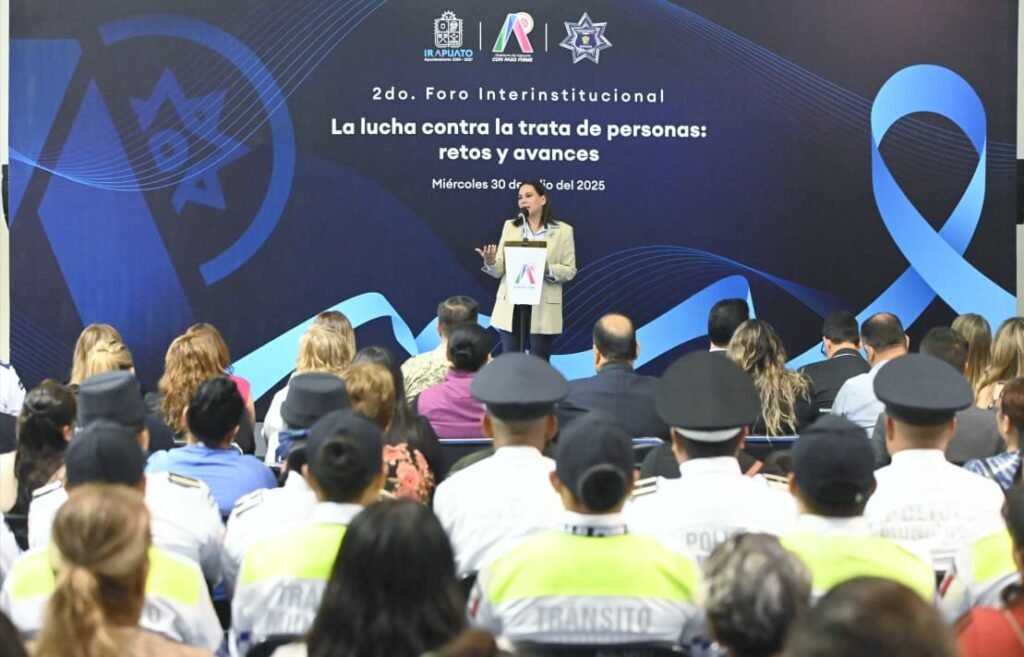 Lorena Alfaro García, presidenta municipal y representante de los 46 municipios de Guanajuato destacó la importancia de trabajar por la ciudadanía.