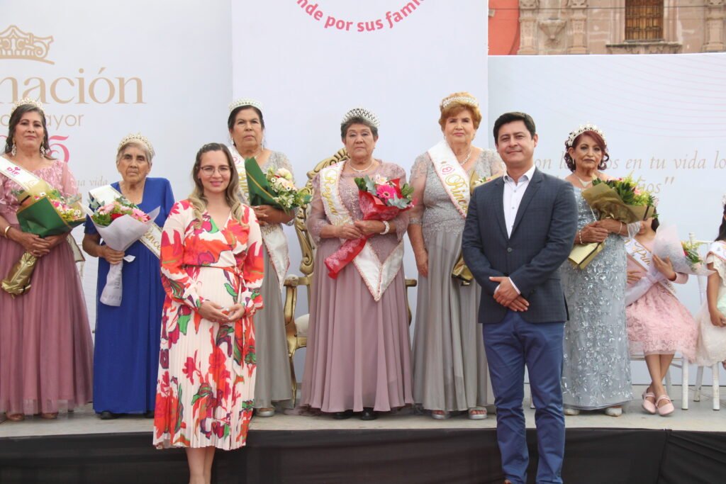 El presidente municipal, Adolfo Alfaro encabezó la Coronación de la Reina del Adulto Mayor 2025 en Manuel Doblado.