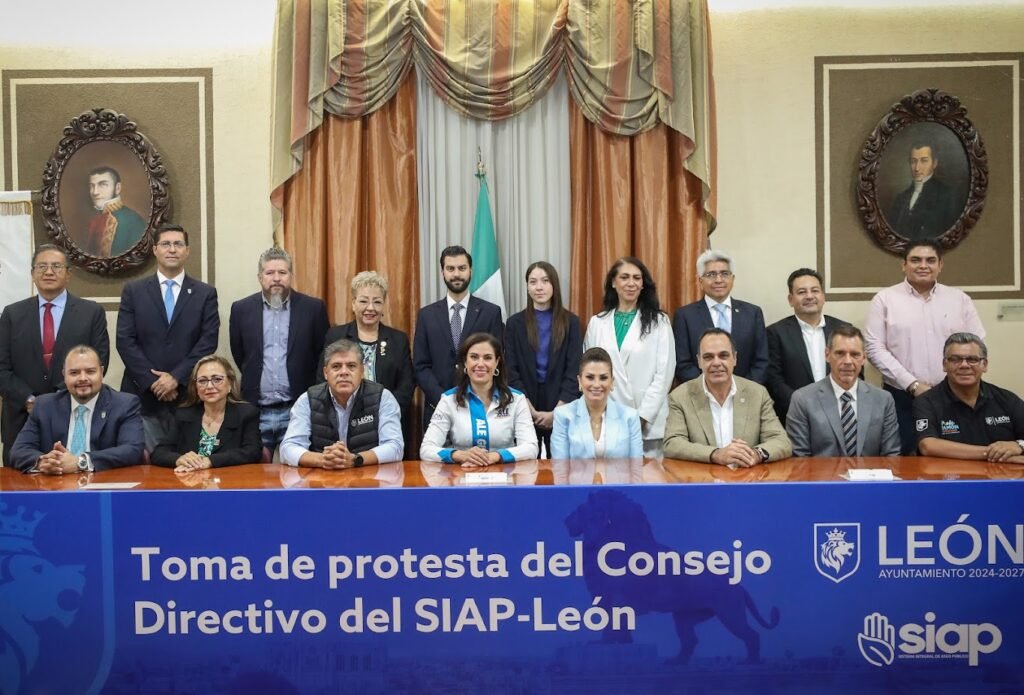 La alcaldesa tomó protesta a los integrantes del Consejo Directivo del Sistema Integral de Aseo Público de León para el periodo 2025-2027.