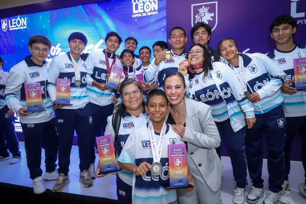 Ale Gutiérrez reconoció a 146 deportistas y 42 entrenadores que pusieron en alto el nombre de la ciudad.