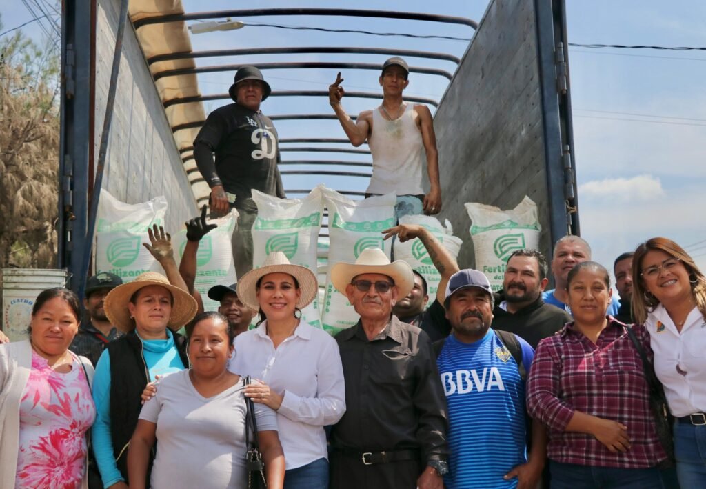 Lorena Alfaro destacó el trabajo a favor del campo con la entrega de 10 mil 752 bultos de fertilizante de 50 kilogramos.