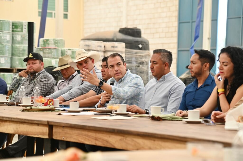 El alcalde, Adrián Hernández Alejandri destacó la importancia de impulsar las exportaciones del municipio.