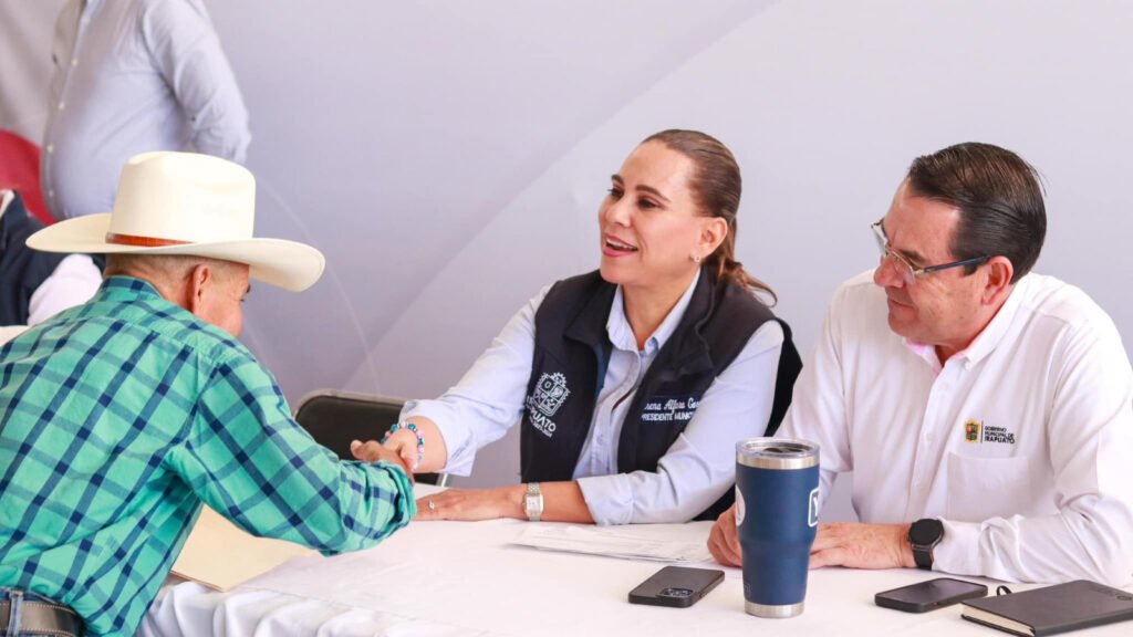 Lorena Alfaro García ha impulsado programas que cambian vidas, acercan servicios a quienes más lo necesitan.