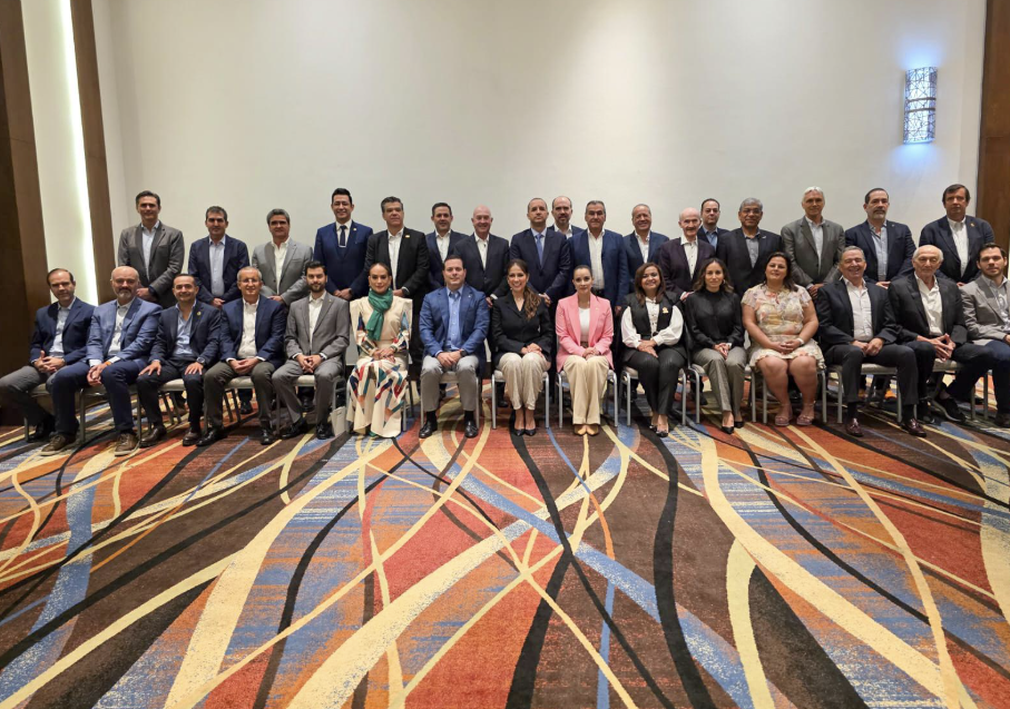 Libia Dennise destaca avances y logros del sector empresarial de León Libia Dennise García tuvo un productivo encuentro con el Consejo Coordinadora Empresarial de León.