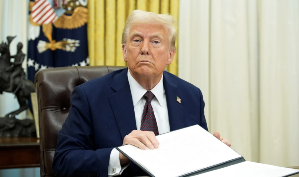 Tras redada migratoria en Hyundai, Donald Trump dice que empresas extranjeras pueden traer empleados por "un tiempo".