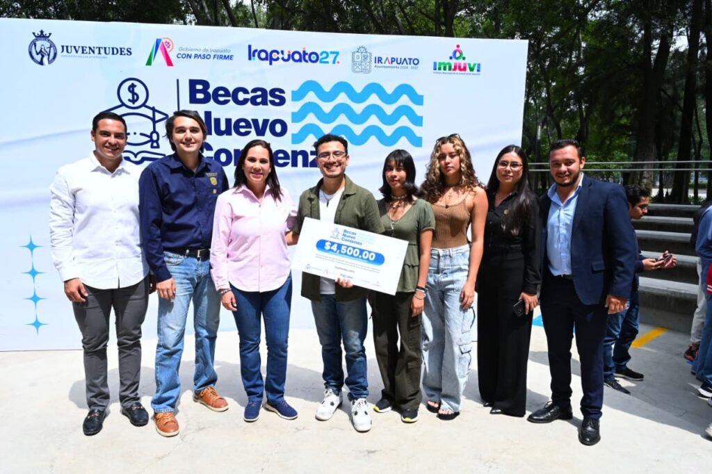 Lorena Alfaro destacó que se beneficiaron a 127 jóvenes beneficiados de 13 universidades.