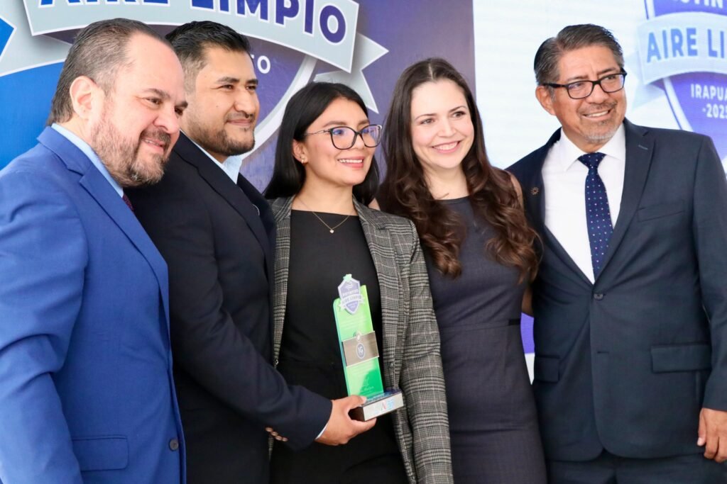 Entregan en Irapuato distintivo “Aire Limpio” a empresas que cuidan del medio ambiente.