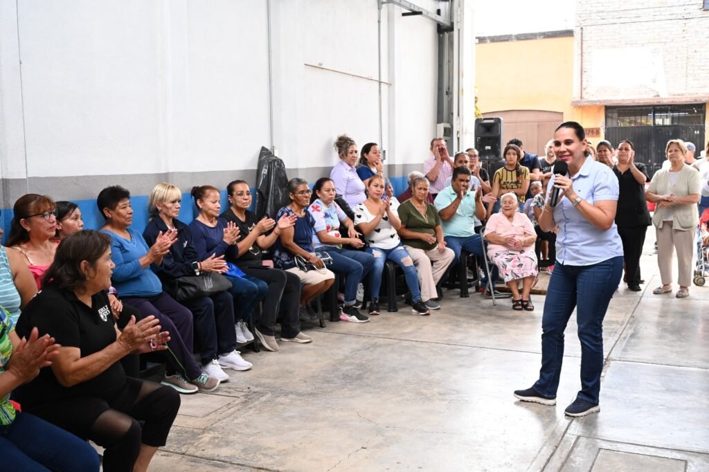 Autoridades de Irapuato y del DIF visitaron las colonias Los Presidentes y Colón segunda sección.