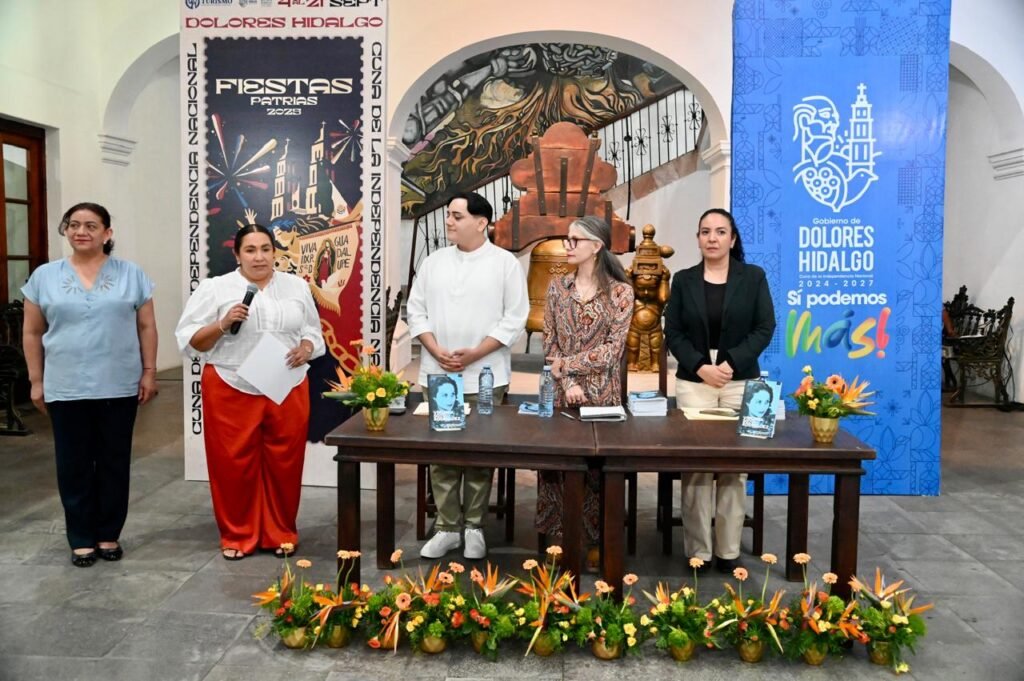 Autoridades del municipio y de cultura, presentes en la presentación del libro “Virginia Soto Rodríguez: Una mujer al mando”.