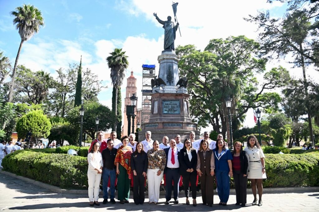 Celebran aniversario de los Niños Héroes en Dolores Hidalgo Autoridades de Dolores Hidalgo entregan el Fuego Simbólico de la Libertad al municipio de Tacámbaro, Michoacán.