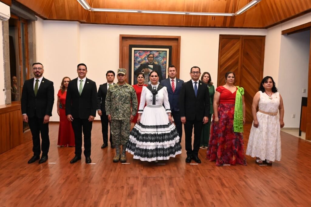 Celebran miles de familias de Irapuato la Independencia Lorena Alfaro celebró el 215 aniversario del inicio de la Independencia de México.