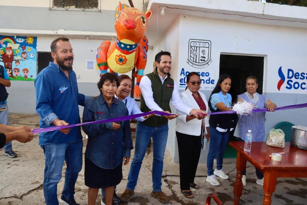 El Presidente Municipal, Chelis Oliveros reitero su compromiso de seguir trabajando a favor de la ciudadanía de Apaseo el Grande.