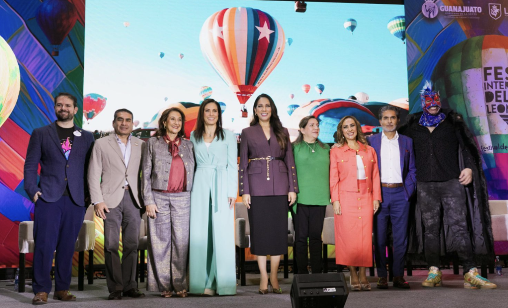 Libia Dennise junto con Ale Gutiérrez invitaron a ser parte de este Festival que reúne año con año a miles de visitantes.