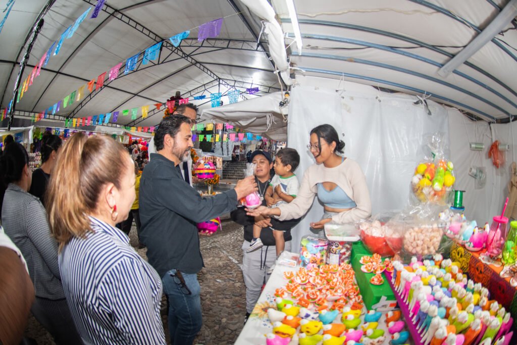 Autoridades de San Miguel de Allende invitan a esta Feria del Alfeñique que estará en la Plaza de la Soledad.