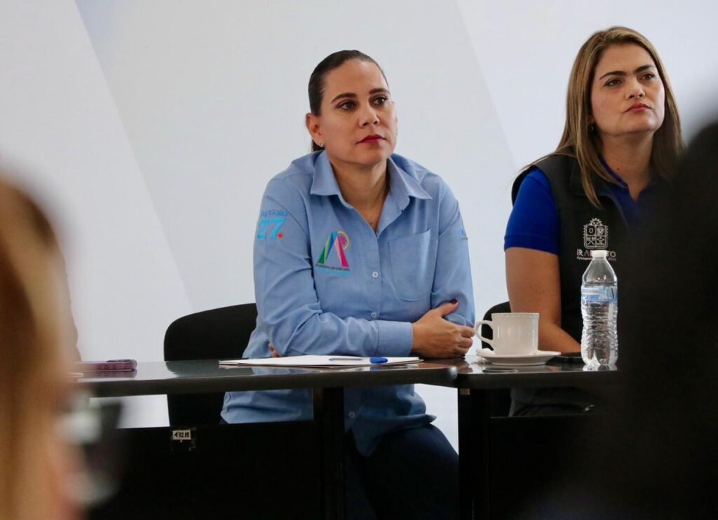 En el curso, Lorena Alfaro invitó a las y los servidores públicos a afrontar los conflictos laborales con una visión integral.