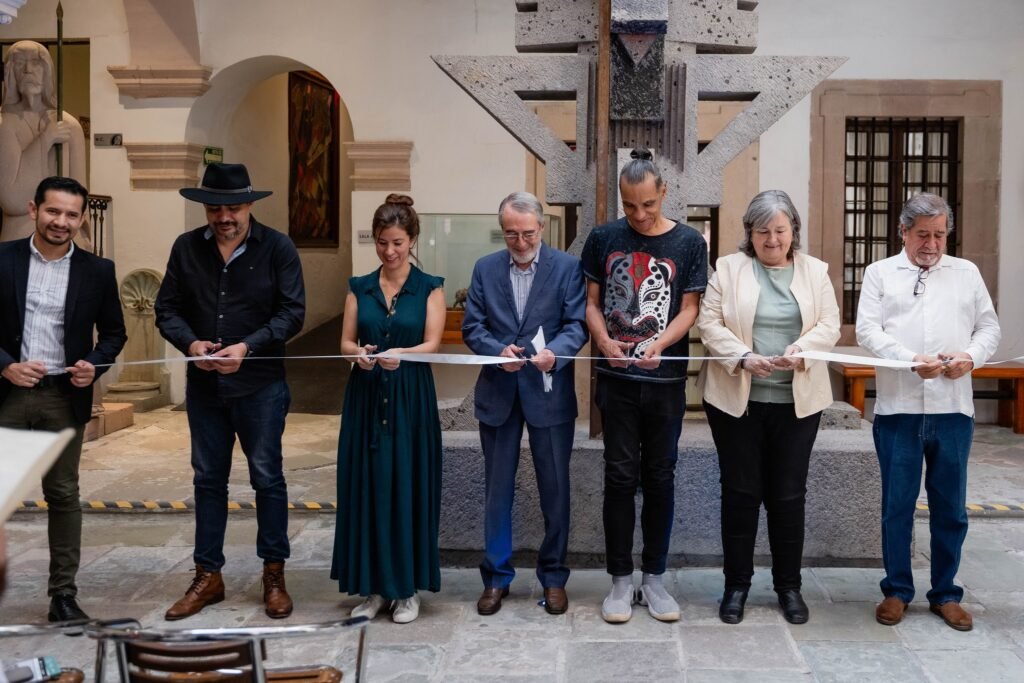 En la ceremonia también participaron los artistas Luis Garzón, en representación del taller Caracol Púrpura; y Heder Contreras, de El Bloque Euroamericano; así como Paola Rebollo Huitrón, representante de Cultura Sor Juana.
