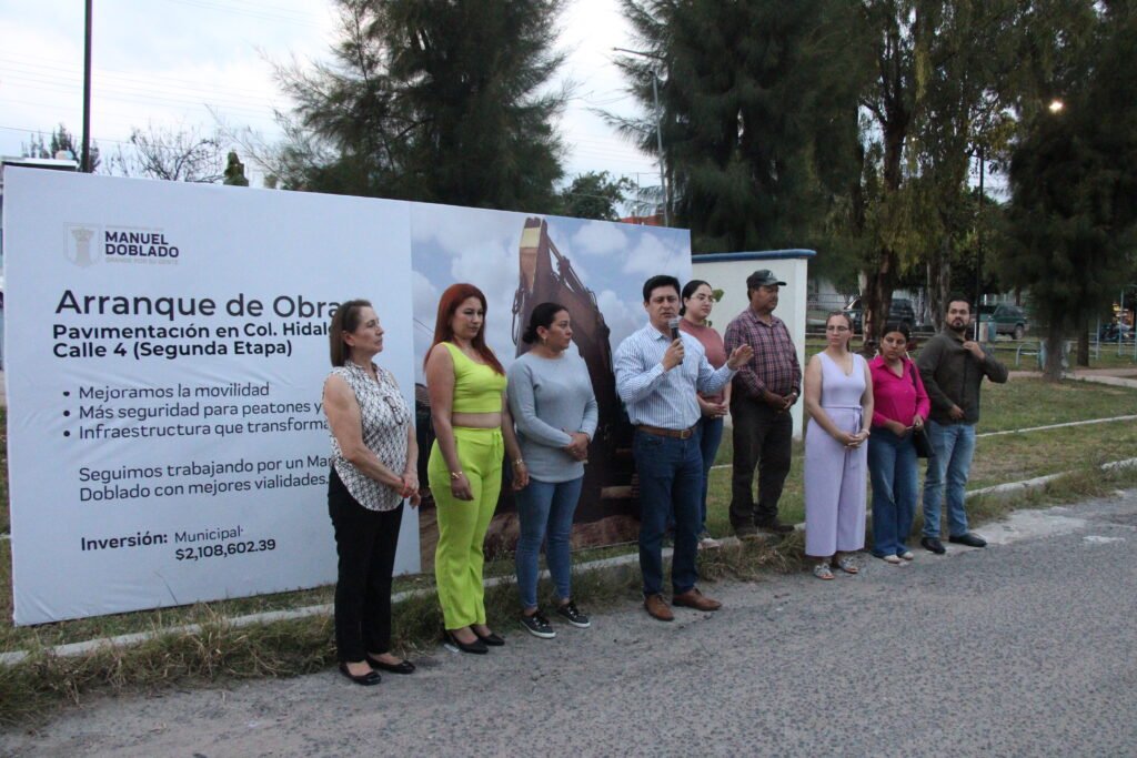 El Presidente Municipal, Ing. Adolfo Alfaro dio el banderazo en esta segunda etapa de a pavimentación.