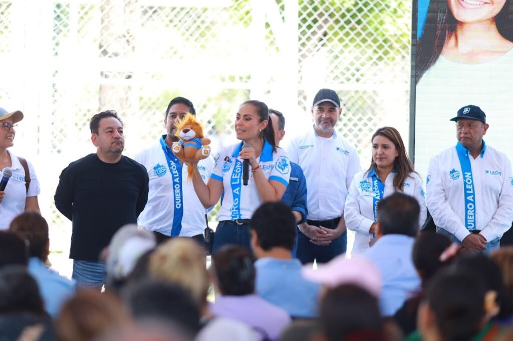 En su gira de trabajo, Ale Gutiérrez, entregó la primera y segunda etapa del proyecto ganador de Participa León.