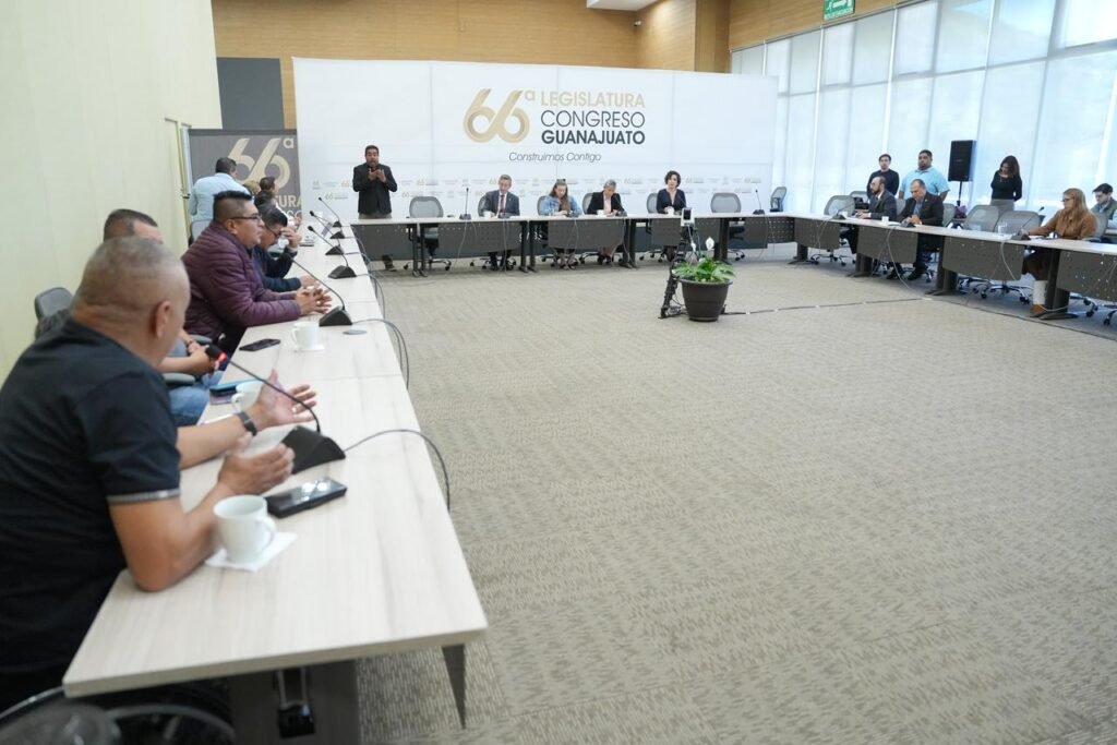 La Comisión de Educación, Ciencia y Tecnología y Cultura analizó la iniciativa en materia de educación dual inclusiva en el nivel medio superior.