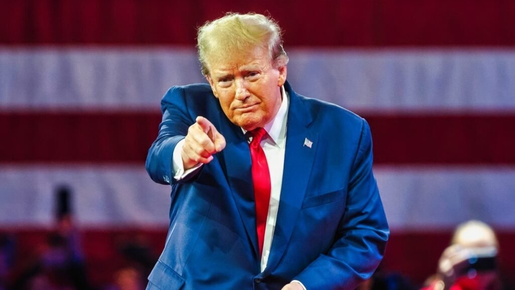 ¡Salió bromista! Trump reconoce que sus declaraciones afectan al mercado El presidente de Estados Unidos, Donald Trump bromeó sobre las sacudidas que ha provocado con sus políticas.