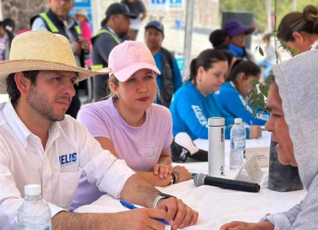 Chelis Oliveros destacó la importancia de trabajar a favor de las mujeres de Apaseo el Grande.