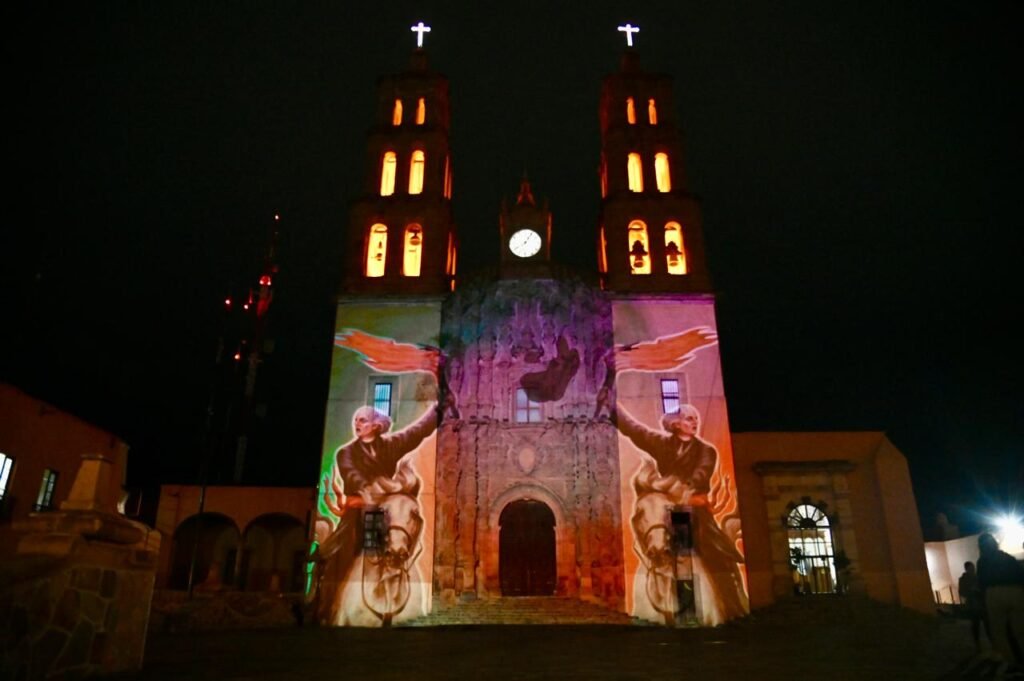 Decenas de personas disfrutaron de la noche bohemia durante la Semana Cultural Turística en Dolores Hidalgo.