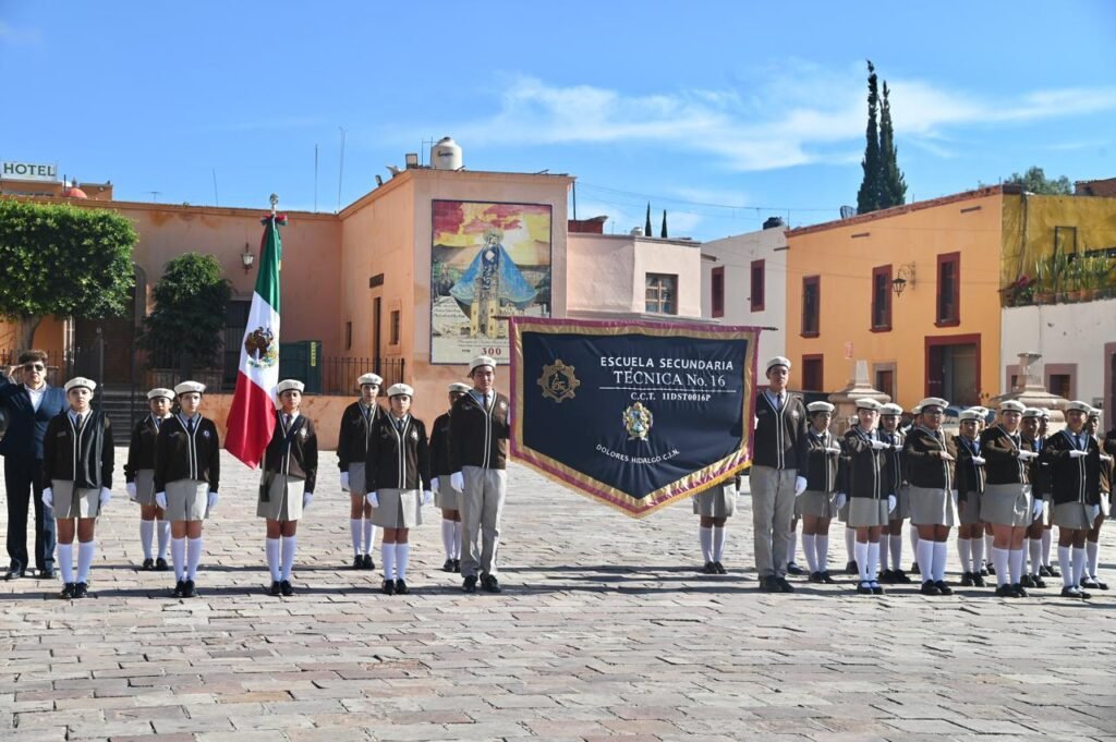 Autoridades municipales encabezadas por el alcalde Adrián Hernández Alejandri destacaron el valor de este acto conmemorativo.