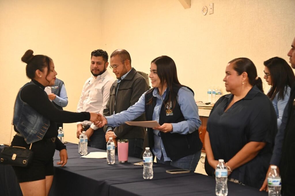 Un total de 44 mujeres dolorenses recibieron su constancia al concluir los cursos en Dolores Hidalgo.