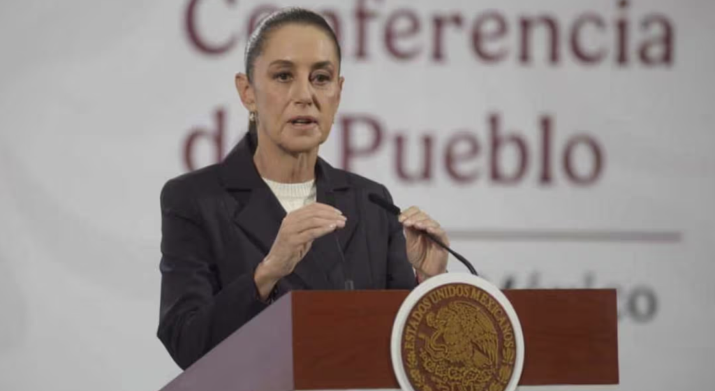 Durante la mañanera, Claudia Sheinbaum informó que procederá legalmente contra este acto ocurrido en el Zócalo.