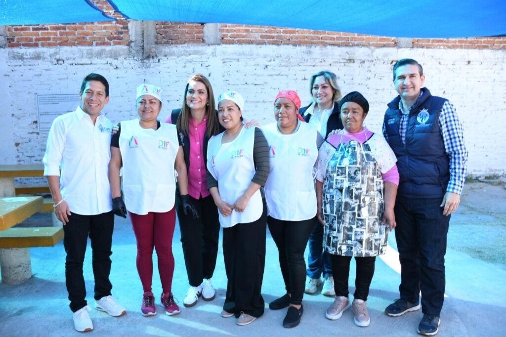 Autoridades del DIF Estatal y de Irapuato fortalecen los programas de desayunos escolares, comedores y atención alimentaria.