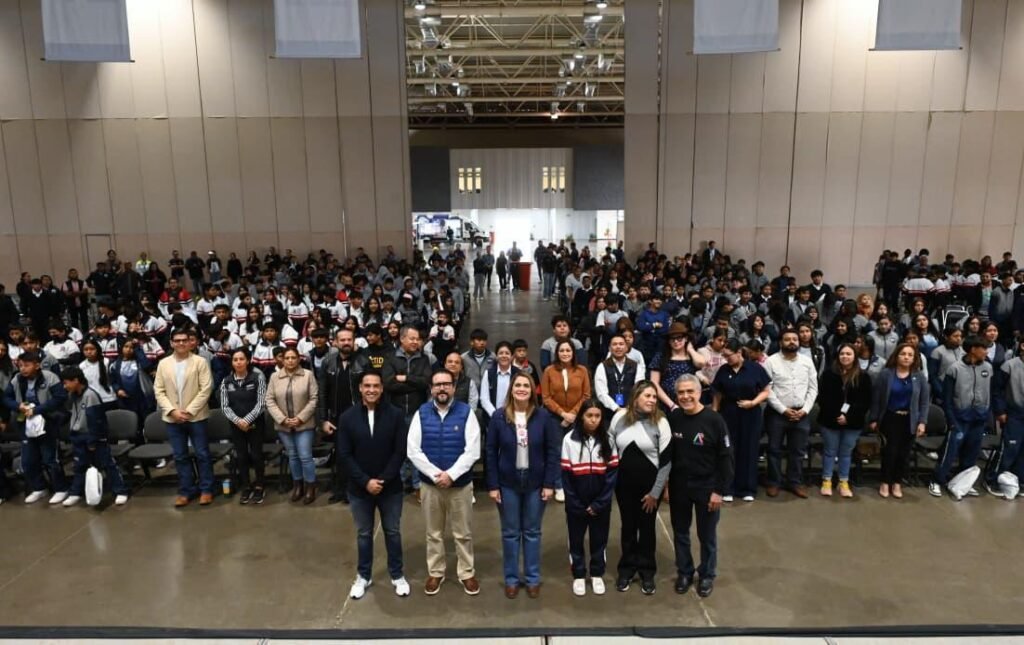 Orientan a jóvenes para prevenir que caigan en adicciones en Irapuato Valeria Alfaro García, presidenta del Sistema DIF Municipal resaltó la importancia de trabajar por los jóvenes de Irapuato.