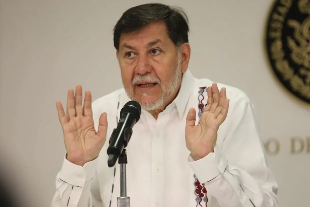 Gerardo Fernández Noroña trata de desviar la atención de la polémica hacia su persona, hablando de la relación que busca el PAN con Salinas Pliego.